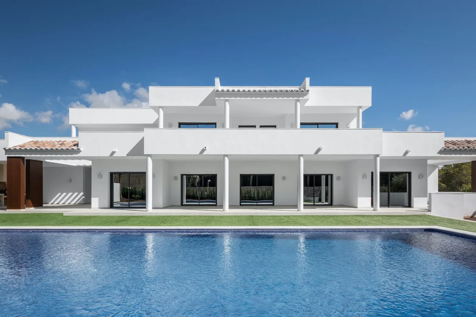 villa de estilo mediterráneo y vanguardista en moraira